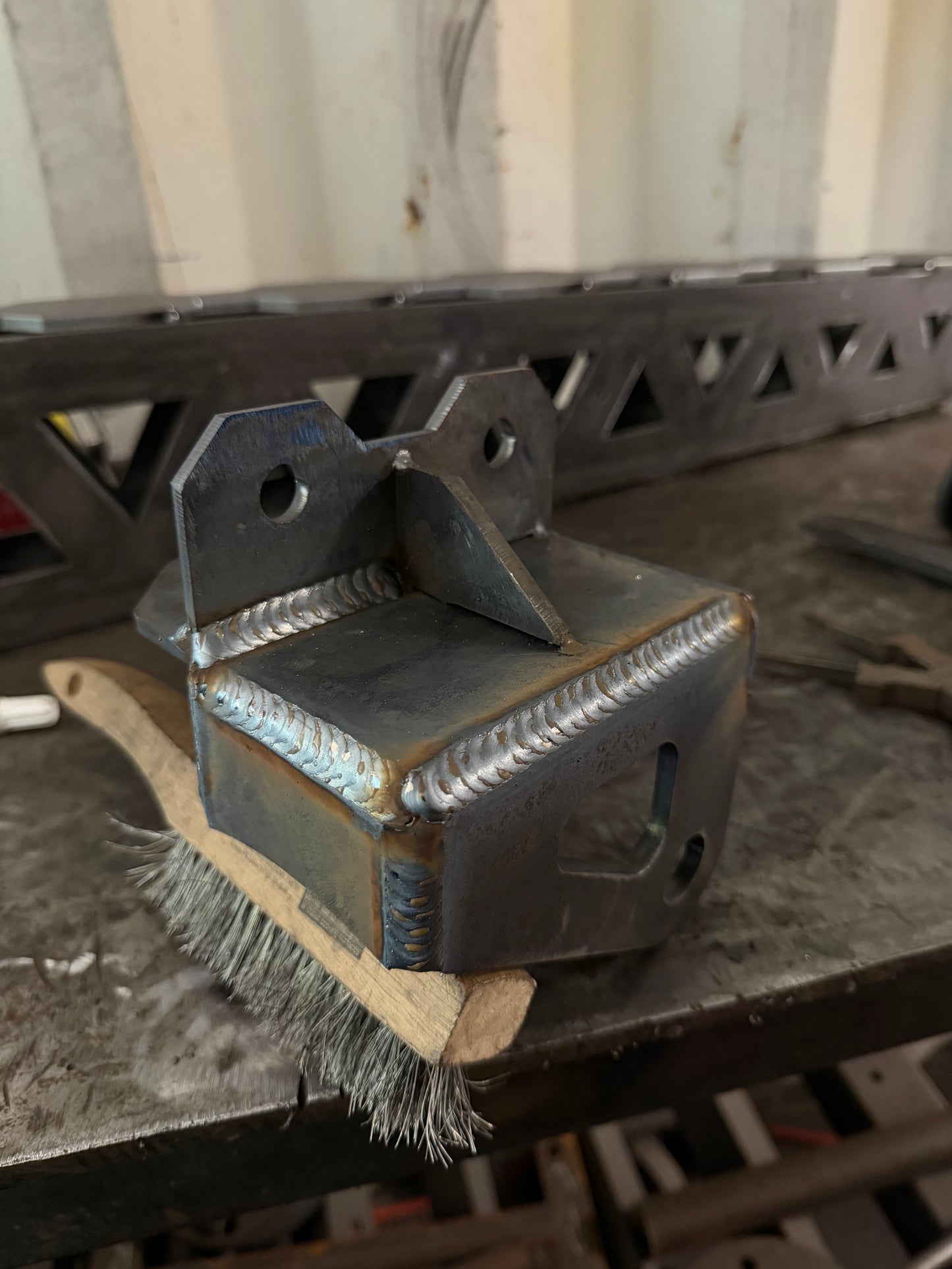 20+ GM 2500/3500 Traction bars (triangular design)