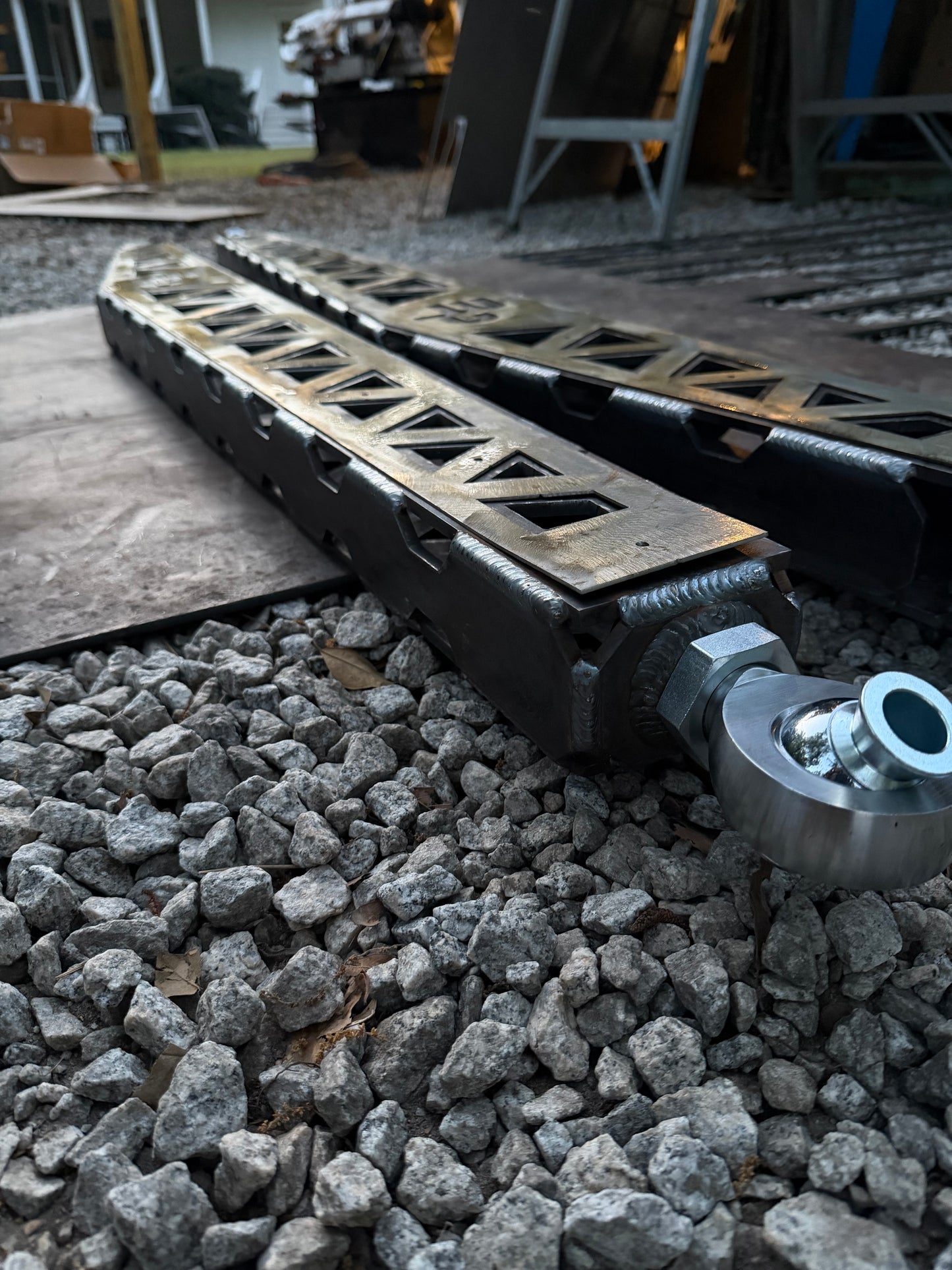 20+ GM 2500/3500 Traction bars (triangular design)